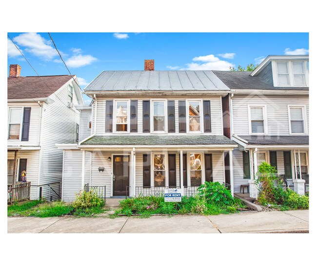 20 E 3rd St, Waynesboro, PA 17268 House for Rent in Waynesboro, PA
