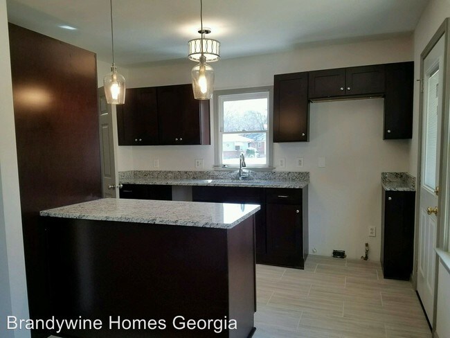 Building Photo - 2483 Sylvan Ter