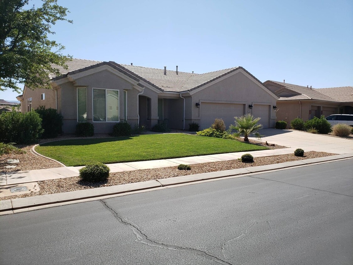 Foto principal - Single Level Home in Sun River With Golf C...