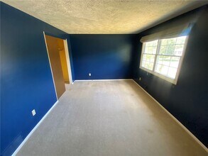 Building Photo - 77 Cascade Rd