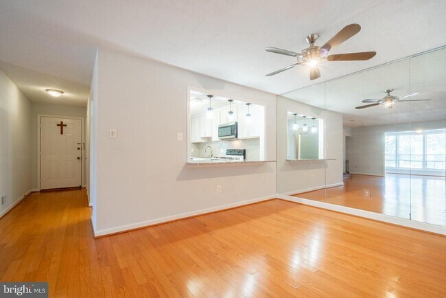 Building Photo - 10076 Oakton Terrace Rd