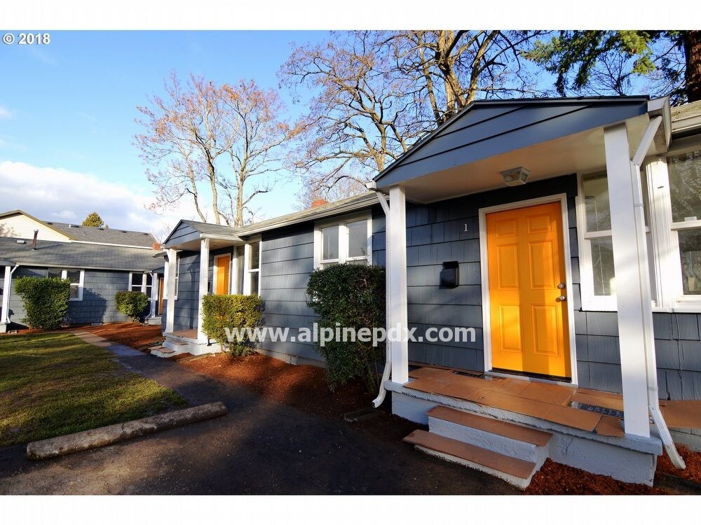 Foto principal - 5821 SE Knapp St