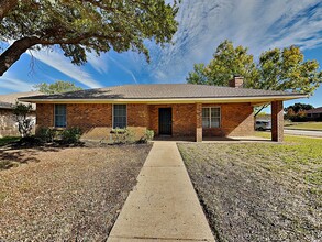 Building Photo - 700 Norfork Dr