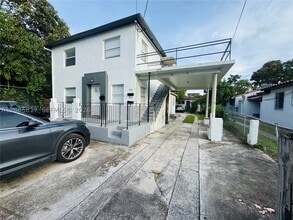 Building Photo - 850 SW 5th St