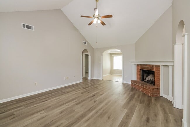 Foto del edificio - 4557 Cottage Hill Cove