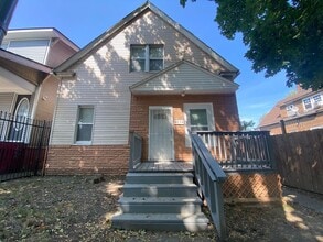 Building Photo - 6534 Horatio St