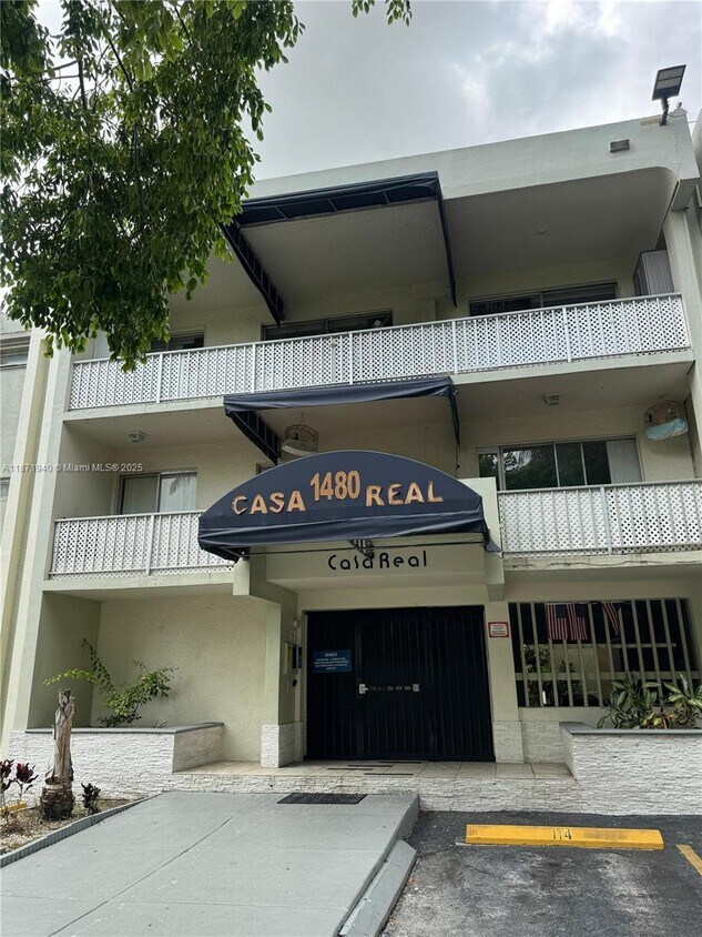 Foto principal - 1480 W 46th St