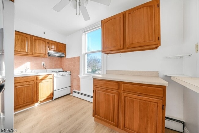 Building Photo - 213 Park Ave