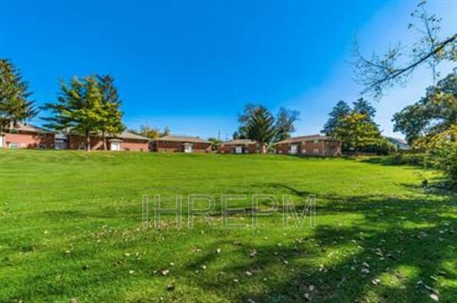 Foto del edificio - 284 Powell Cir