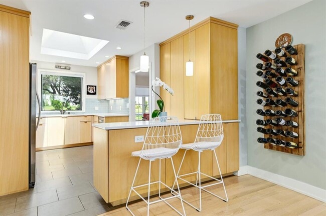 Building Photo - 3321 Windsor Rd