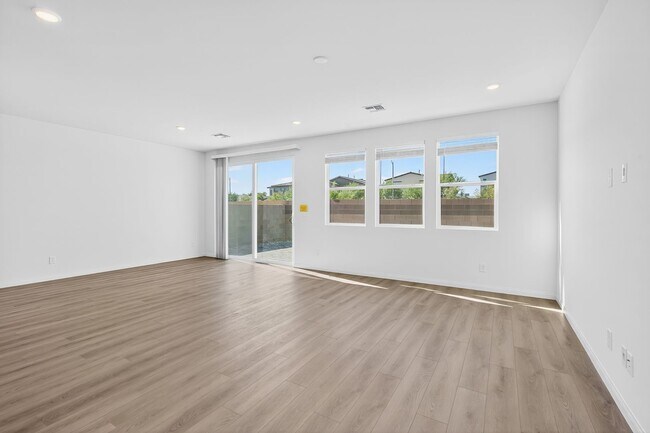 Building Photo - BRAND-NEW NEVER LIVED-IN 2025 2-STORY 4-BE...