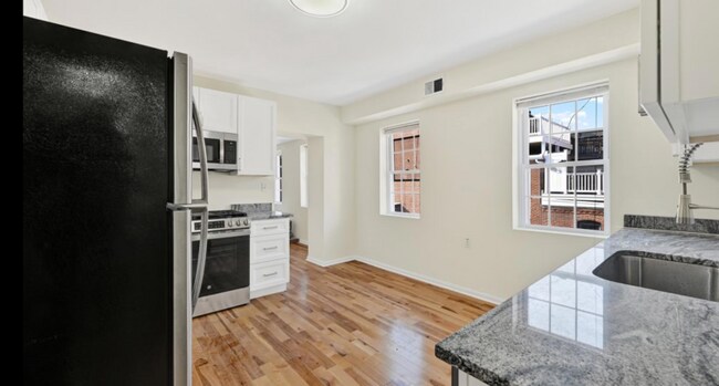 Building Photo - 2020 Gough St