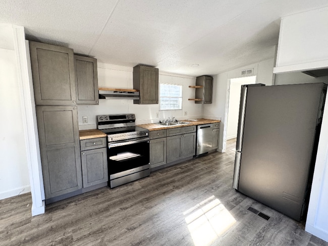 Foto del edificio - 1430 Lanier Rd