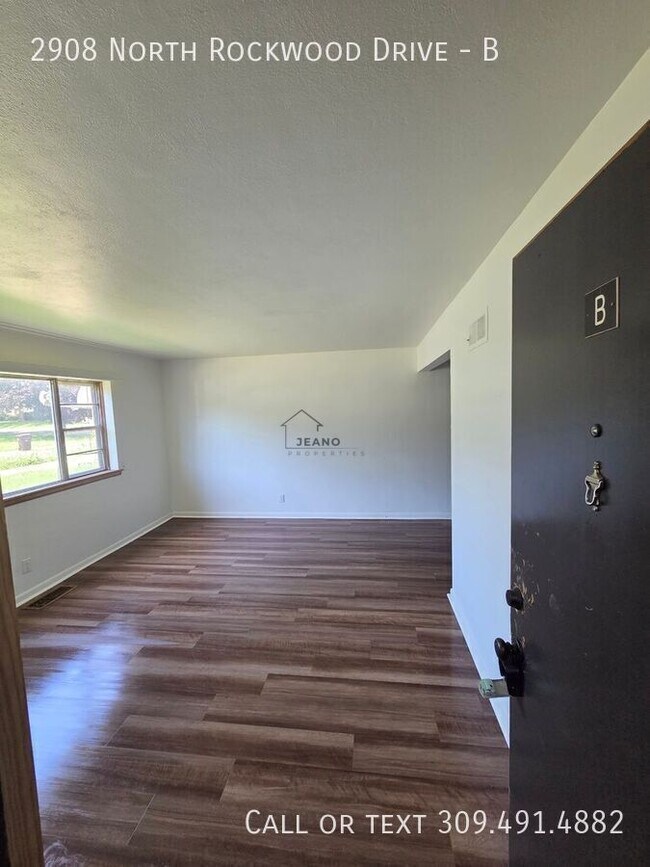 Building Photo - 2908 N Rockwood Dr