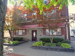 Building Photo - 137 Mohawk Ave