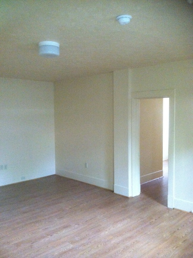 Building Photo - Hollendon Apartments