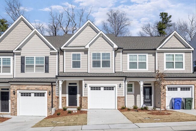 Foto del edificio - 3/2.5 Townhome Close to Southpoint w/ Garage!