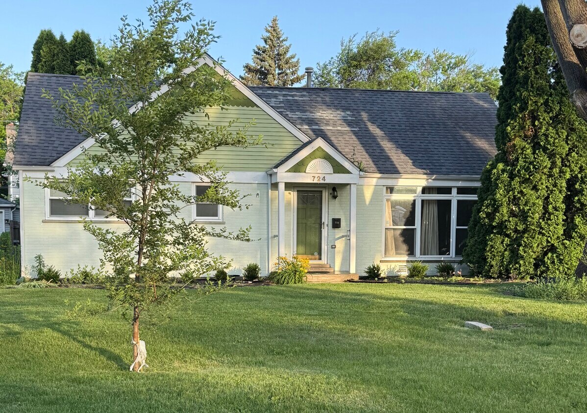 Primary Photo - 724 Justina St
