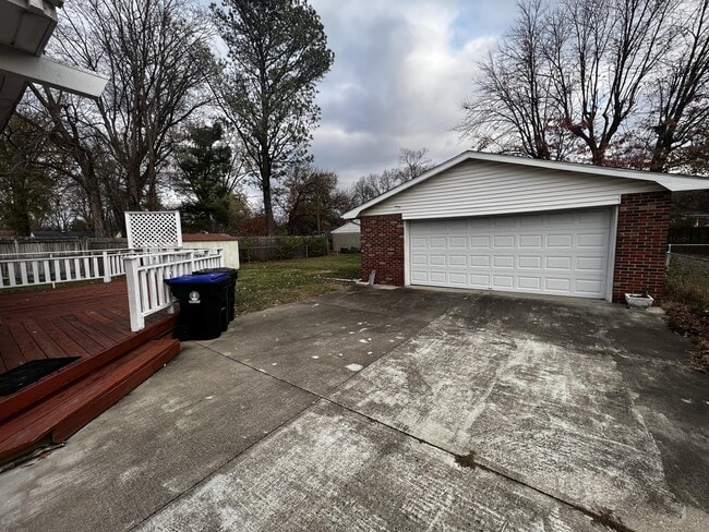 Foto del edificio - 4214 Blossomwood Dr
