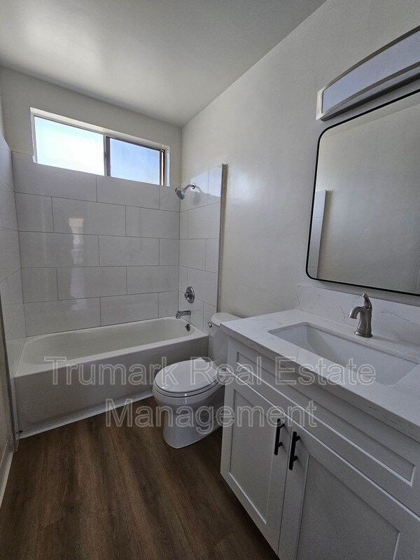 Building Photo - 337 Riverdale Dr