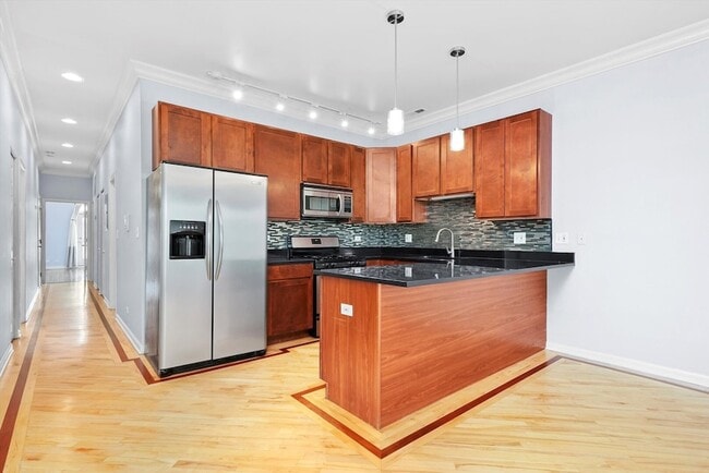 Foto del edificio - 2629 W Chicago Ave