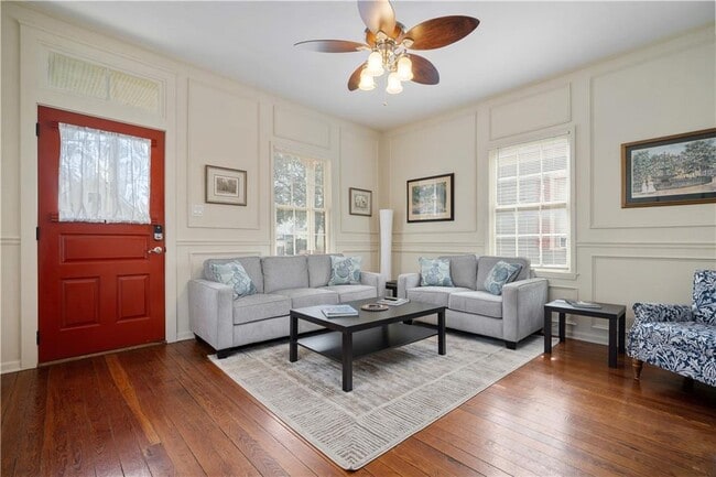 Foto del edificio - 158 S Cedar St