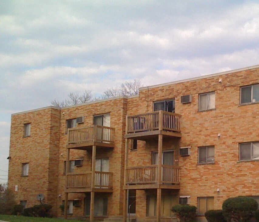 3449 McHenry Ave Unit 16, Cincinnati, OH 45225 Apartments in