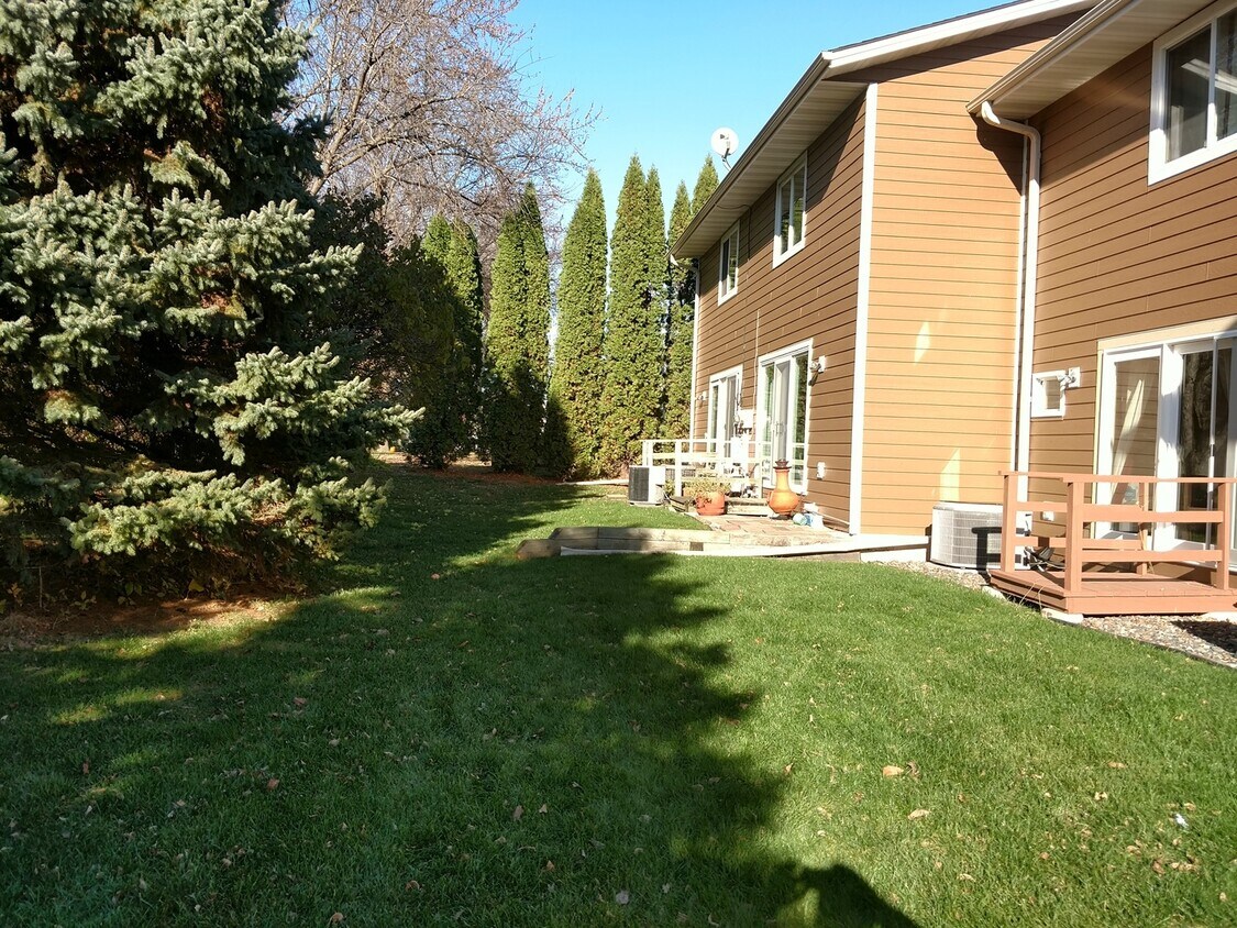 Foto del edificio - 2 br 2 bath t 2 story townhome with full basement