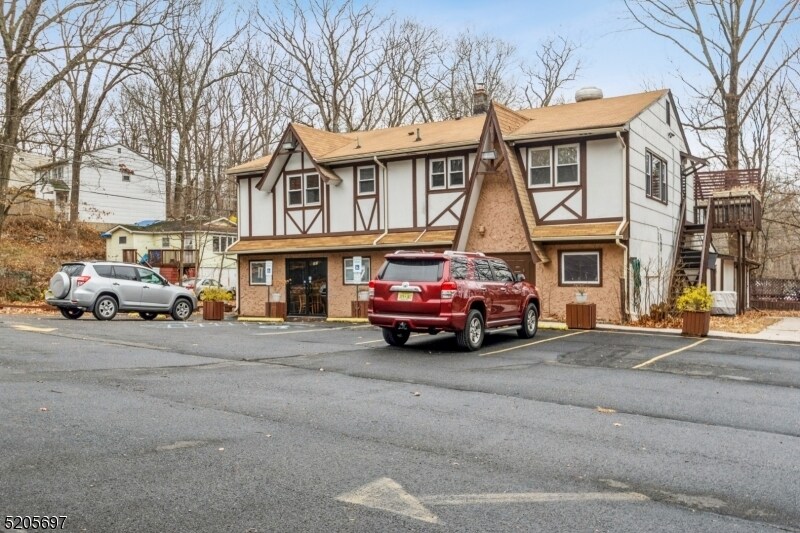 393 Maxim Dr, Hopatcong Boro, NJ 07843 House Rental in Hopatcong Boro