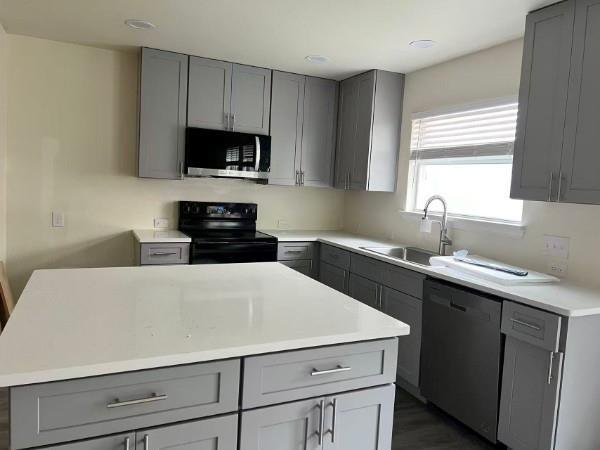 Building Photo - 9221 Goldenview Dr