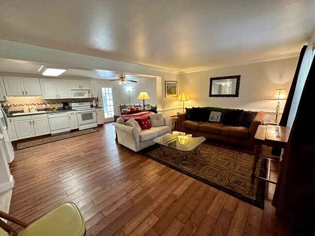 Foto del edificio - Lovely 3 bedroom/2 bathroom fully furnished home located in Tanglewood Subdivision