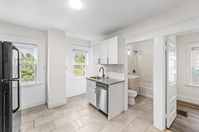 Building Photo - 1352 W 58th St