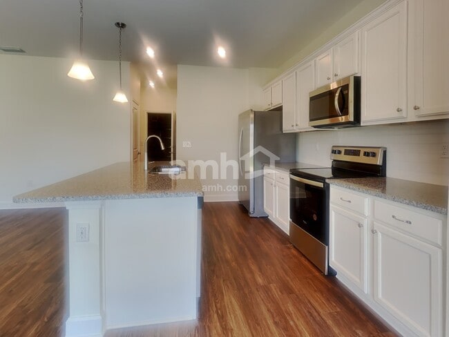 Building Photo - 5780 Hampton Creek Rd
