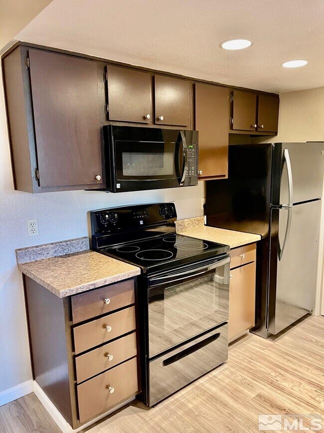 Foto del edificio - 555 E Patriot Blvd