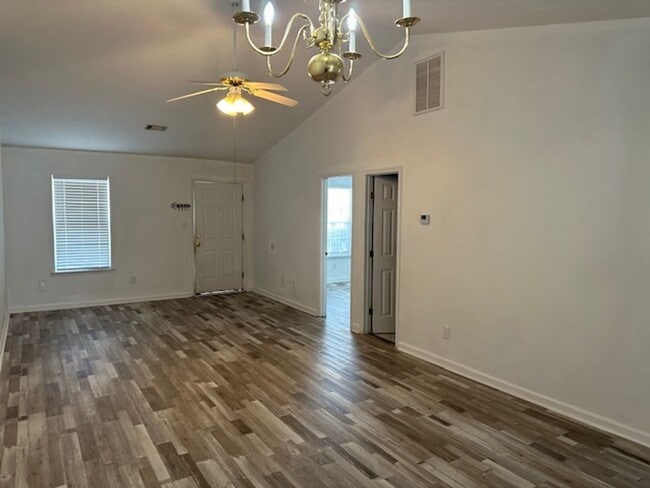 Foto del edificio - Beautiful 2 BR, 2 BA townhome for rent in ...