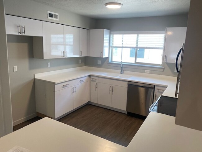 Foto del edificio - Beautiful 2 Bedroom Condo in Provo!