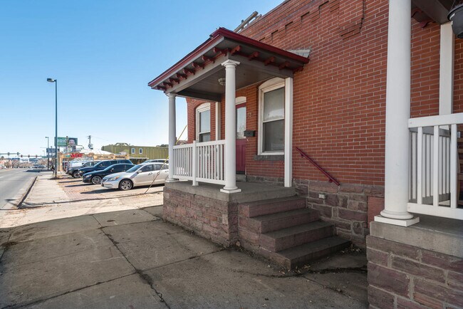Building Photo - 1622 W 38th Ave
