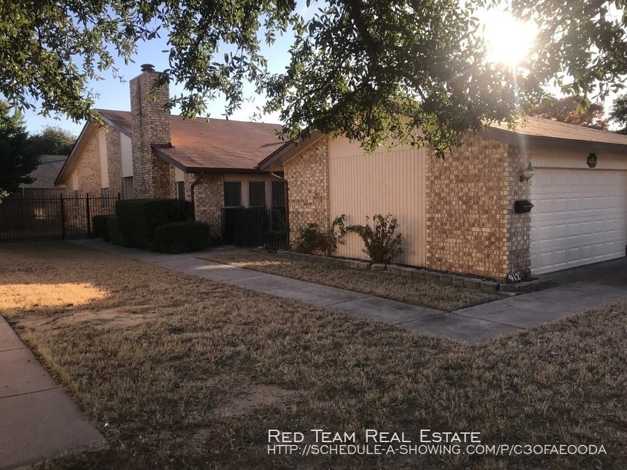 Foto principal - 912 Harwood Rd