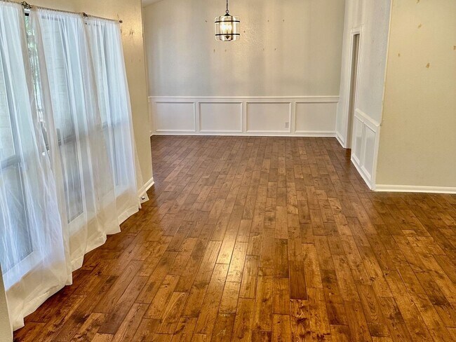 Foto del edificio - 5 Bedroom Single Family Home close to Medi...