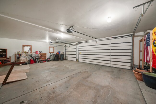 Building Photo - 9154 Daybreaker Dr