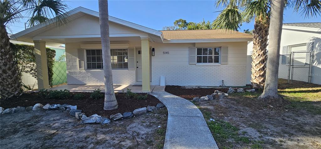 Foto principal - 5145 17th Ave N
