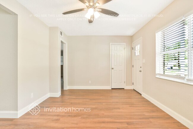 Foto del edificio - 822 Rosalia Dr