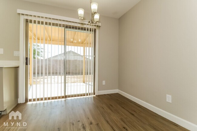 Foto del edificio - 12333 W Rosewood Dr