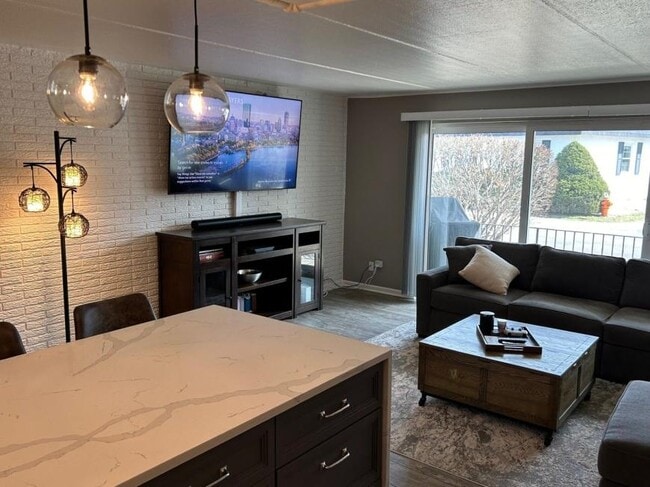 Building Photo - 2 bedroom in Naperville IL 60563
