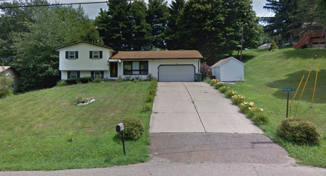 Building Photo - 6880 Pinecrest St NE