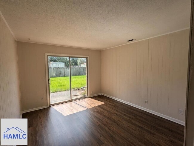 Foto del edificio - 979 Live Oak Dr