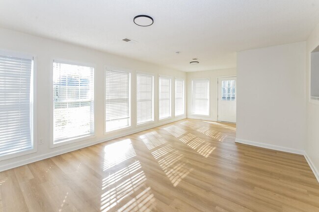 Foto del edificio - 7881 Collins Wood Cove