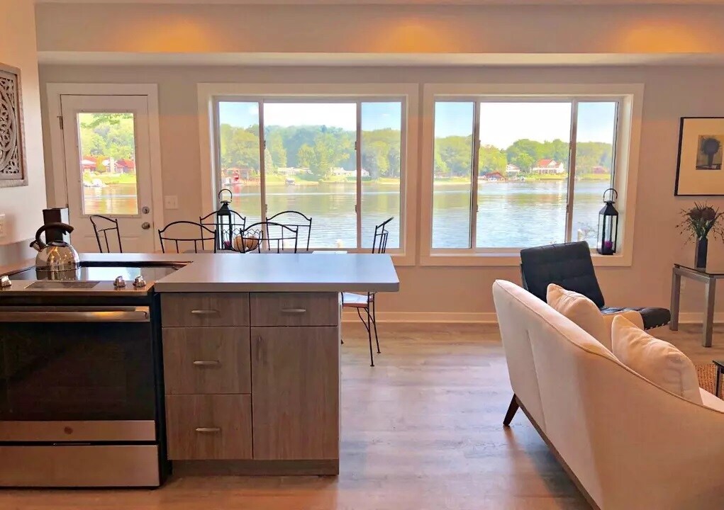 18841 N Fruitport Rd, Spring Lake, MI 49456 House Rental in Spring