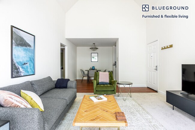 Foto del edificio - 900 Pepper Tree Ln