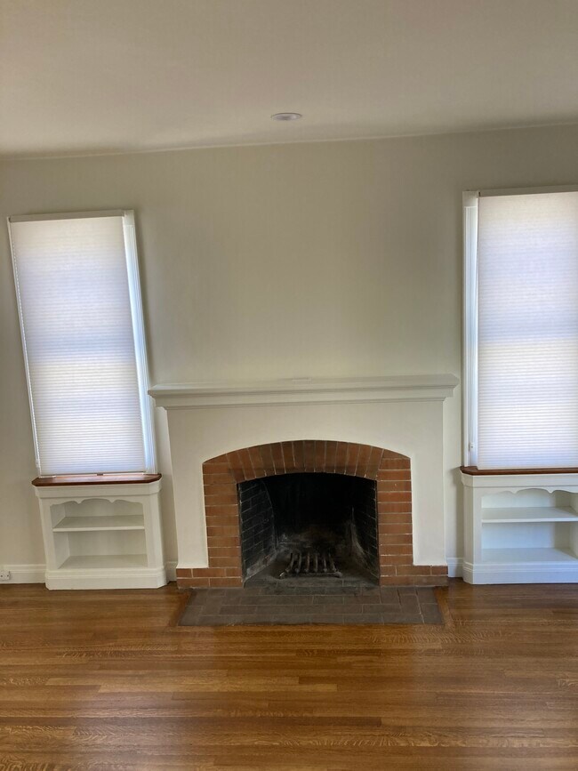 Chimenea en funcionamiento - 271 Wayne Ave